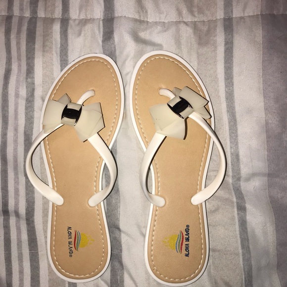 White sandals with bow - Picture 1 of 2